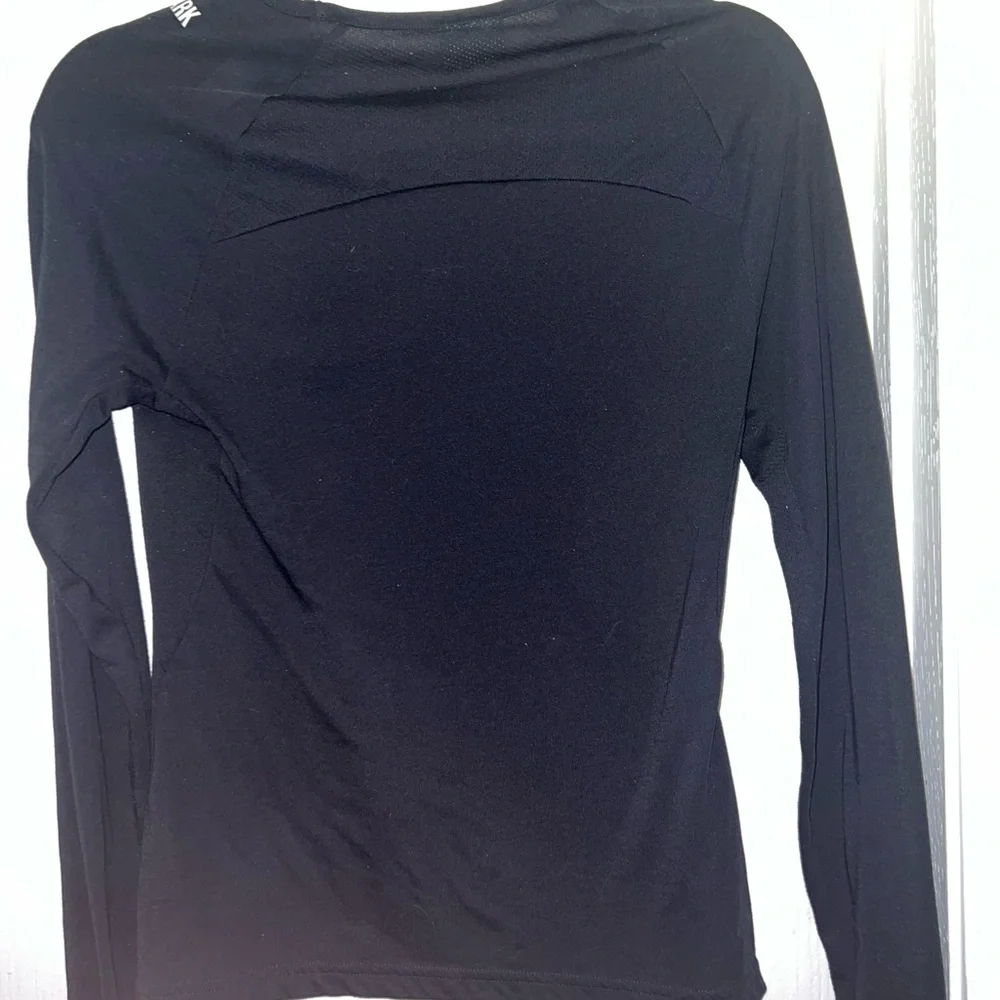 Long Sleeve Gymshark Shirt in Black - Picture 2 of 2